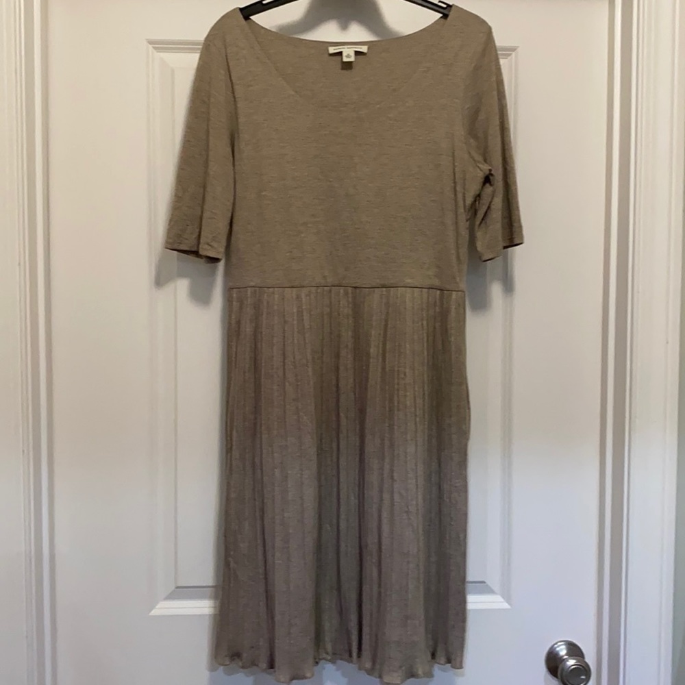 EUC Banana Republic beige dress,12, pleated bottom